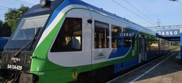 Podróż pociągiem z Rzeszowa w Bieszczady będzie krótsza i wygodniejsza