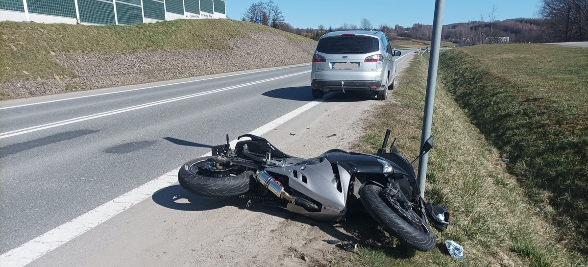 Wypadek na obwodnicy Brzozowa. Ranny motocyklista (ZDJĘCIA)