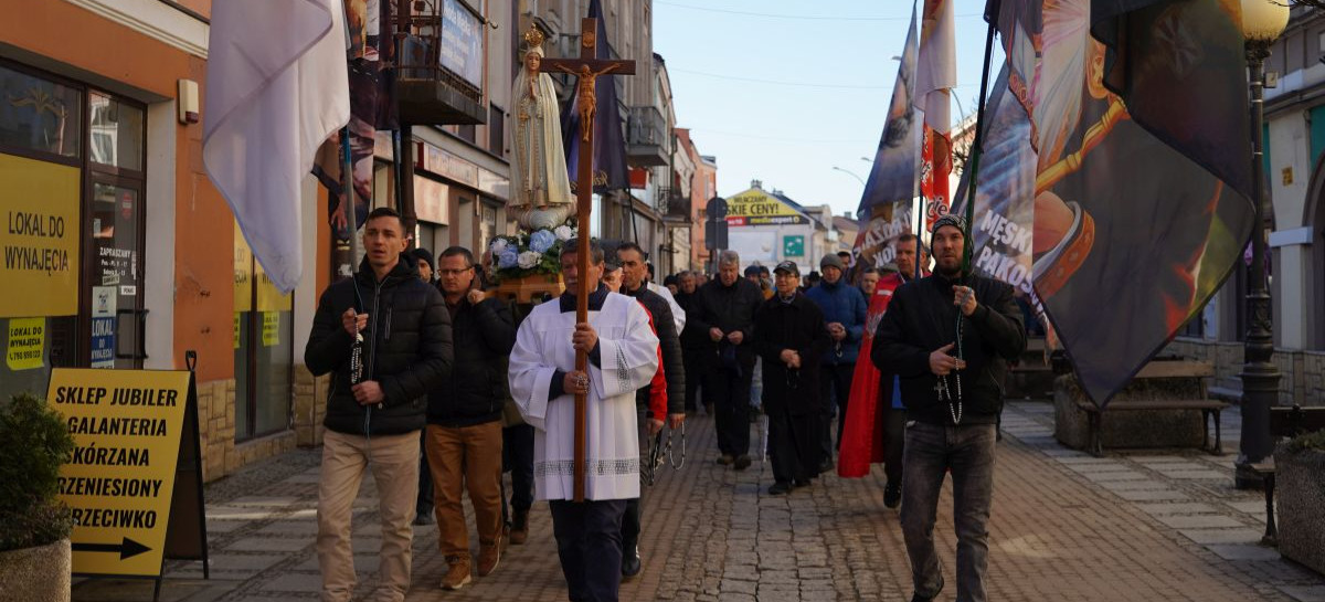 Marcowy Męski Różaniec przeszedł przez ulice Sanoka [VIDEO, ZDJĘCIA]