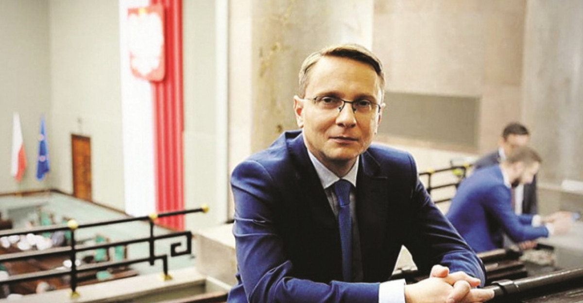 Poseł Piotr Uruski ponownie alarmuje w Sejmie: „Populacja niedźwiedzi i wilków wymyka się spod kontroli”
