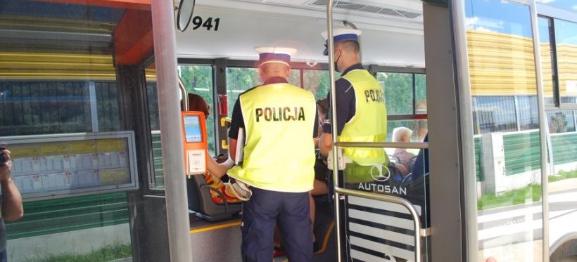 RZESZÓW. Policja sprawdza, czy pasażerowie MPK noszą maseczki (FOTO)