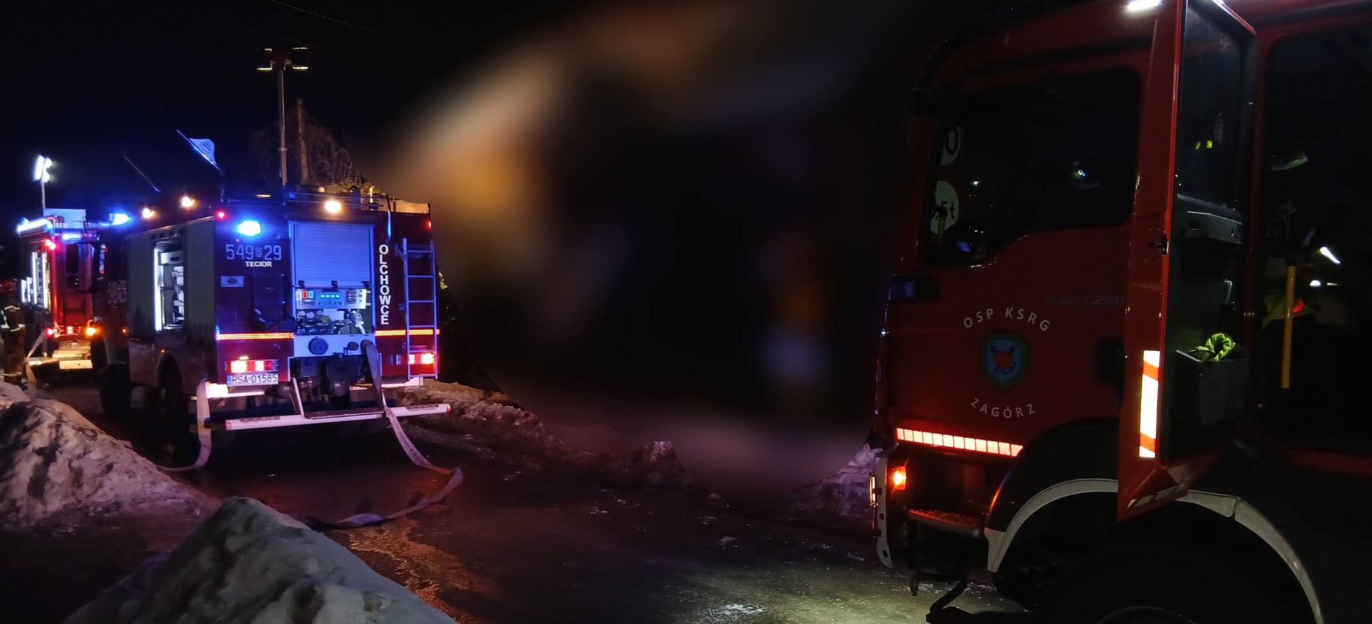 SANOK: Pożar domu przy ul. Wierzbowej. Strażacy apelują o kontrole kominów [ZDJĘCIA]