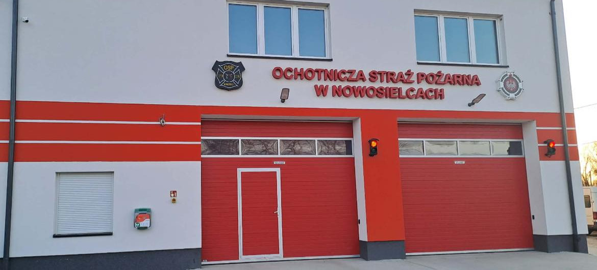 Nowy defibrylator AED w gminie Zarszyn. Urządzenie ratujące życie trafiło Nowosielec