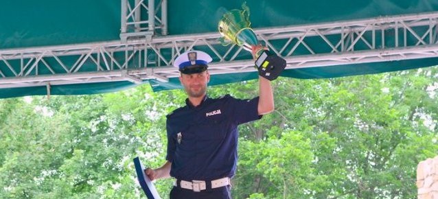 Funkcjonariusz z Rzeszowa najlepszym “Policjantem Ruchu Drogowego 2019” (FOTO)