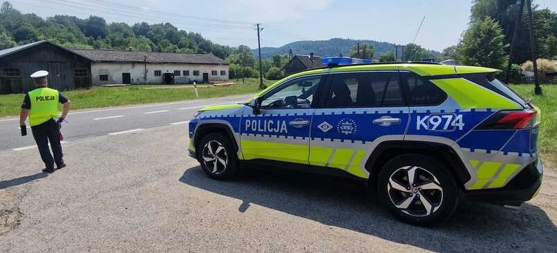 Policjanci przypominają o przygotowaniu samochodu przed urlopowymi wyjazdami