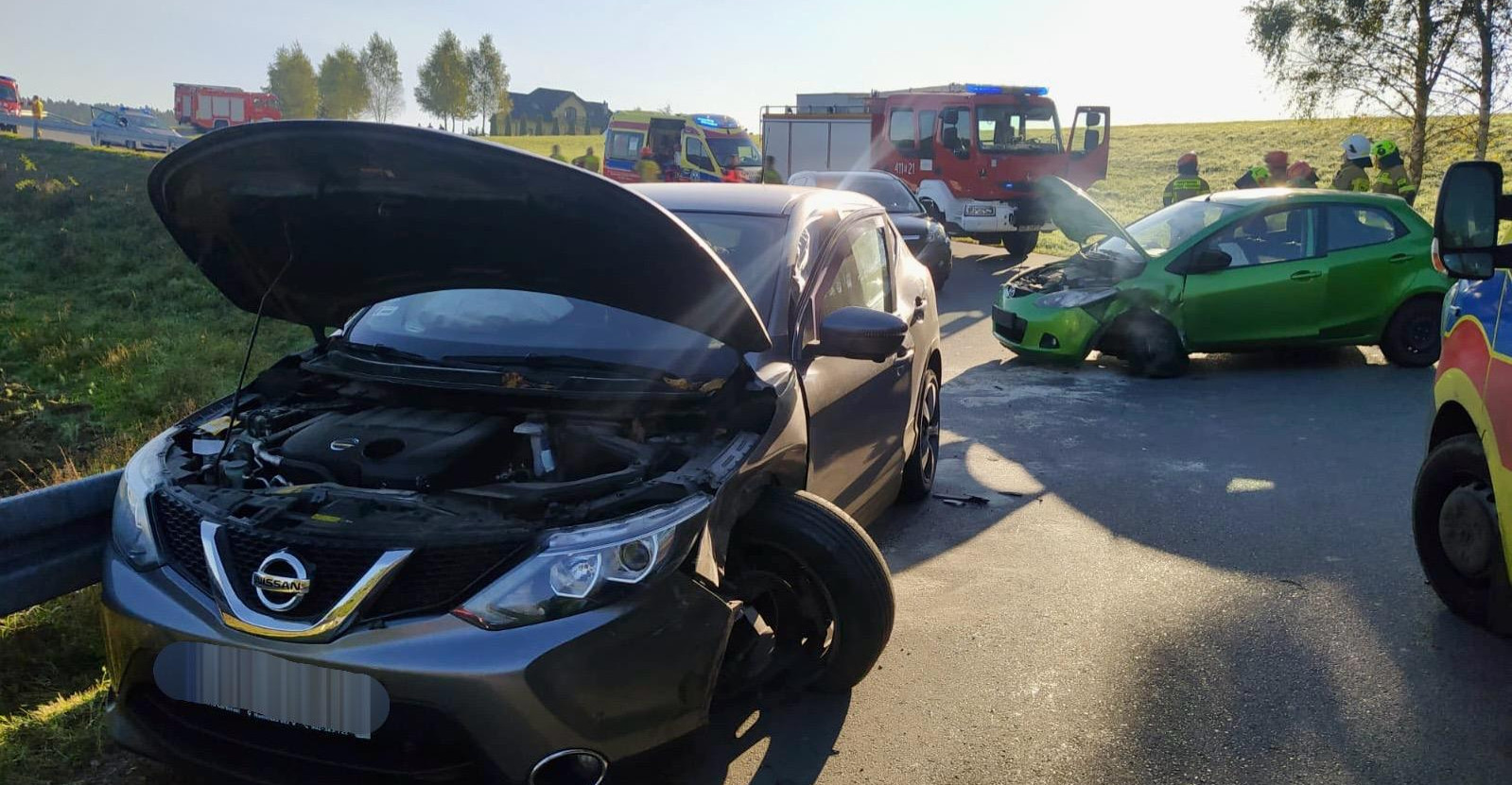 Czołowe zderzenie osobówek na serpentynach (FOTO)