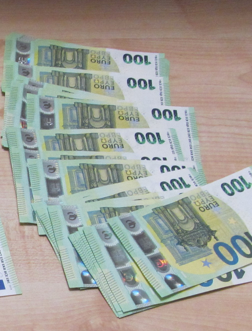 Ukryły fortunę pod ubraniami. Zdradziły je nowoczesne skanery