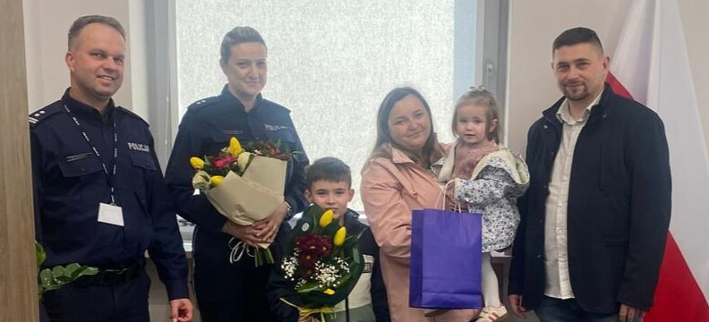 Wzruszające podziękowania dla policjantów. Uratowali 1,5-roczną dziewczynkę