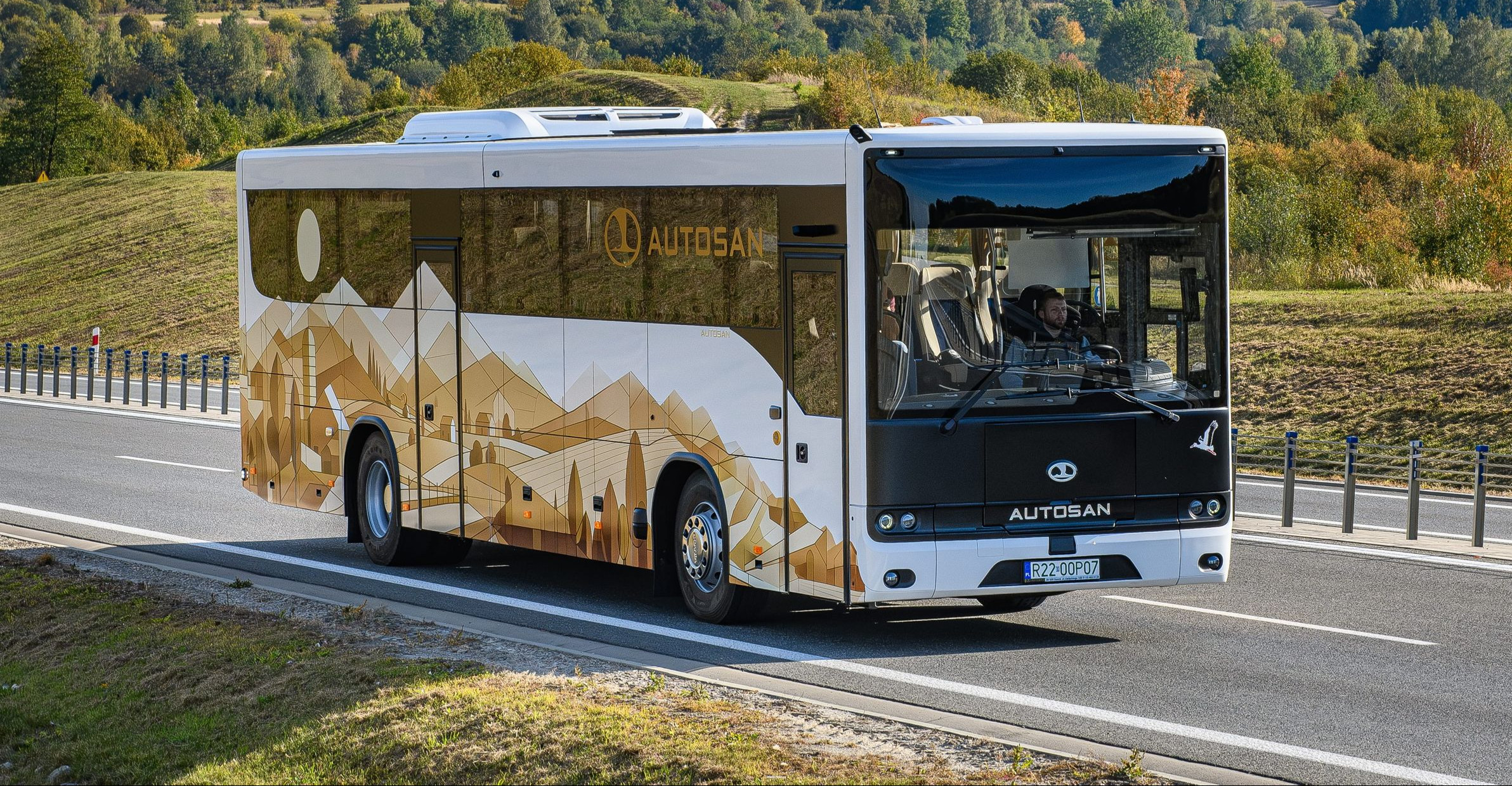 Sanok i Słupsk łączą siły. Nowy autobus międzymiastowy AUTOSAN SANVIA na targach w Kielcach