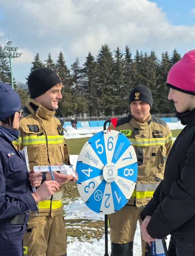 SANOK: Bezpieczne ferie na torze lodowym [ZDJĘCIA]