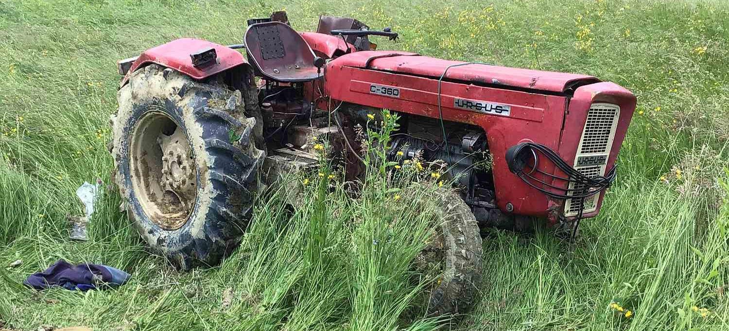 Tragedia w Wujskiem. Nie żyje młody mężczyzna przygnieciony przez traktor (ZDJĘCIA)