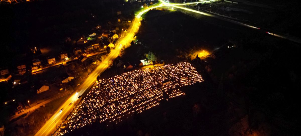 Morze Świateł na Posadzie: Cmentarz w Sanoku w Dniu Pamięci [VIDEO, ZDJĘCIA]