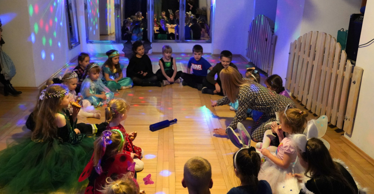 Wróżby, tańce i niezapomniana zabawa. Andrzejki w MDK Sanok [VIDEO, ZDJĘCIA]