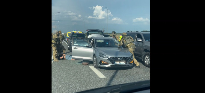 Przewozili 10 kilogramów marihuany. Dwóch mężczyzn trafiło do aresztu