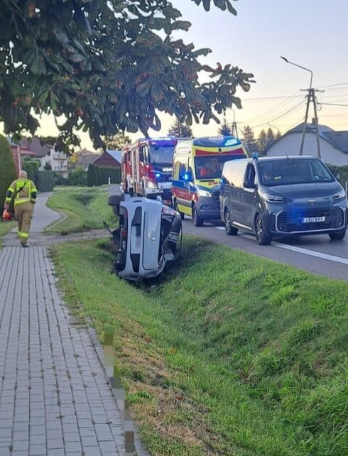 Stracił panowanie nad pojazdem i dachował [ZDJĘCIE]