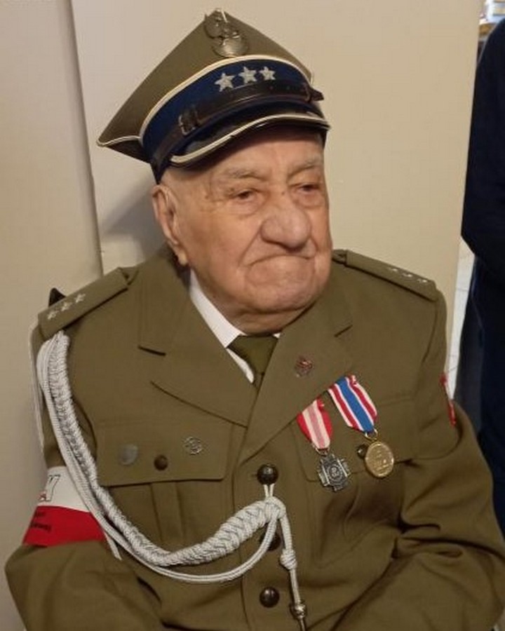 636924746_921930773712267_3208352576719742272_n