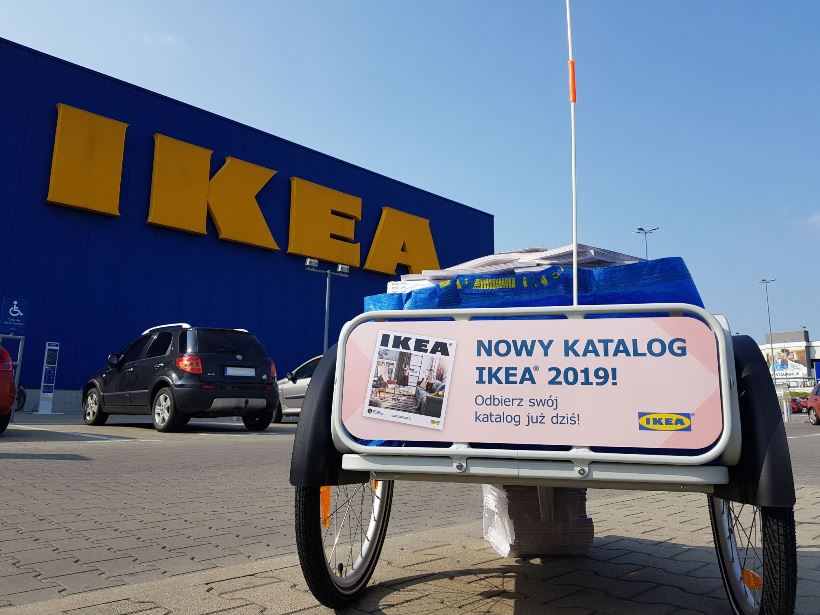 Przyczepka z katalogami IKEA