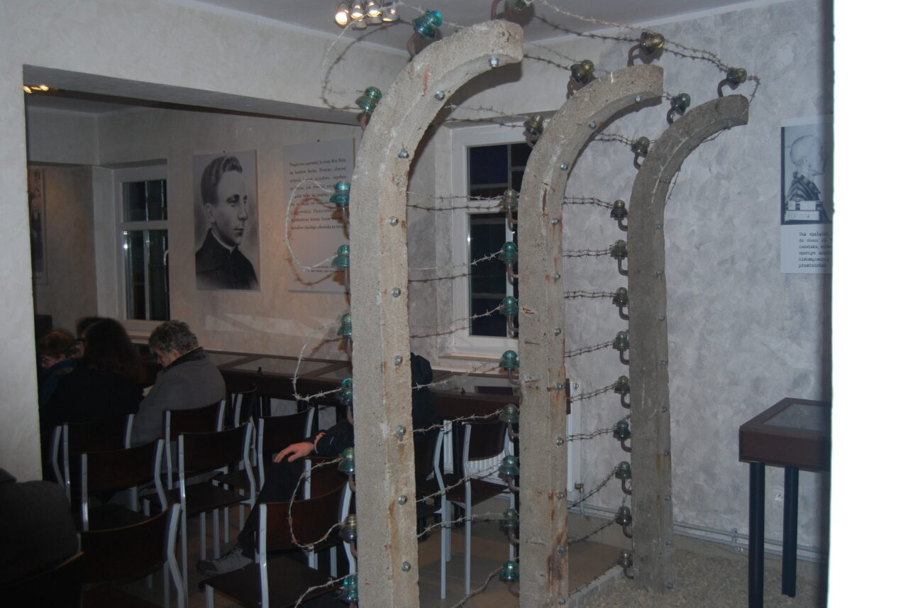 Upamietnienie-meczenstwa-duchownego-1280x857