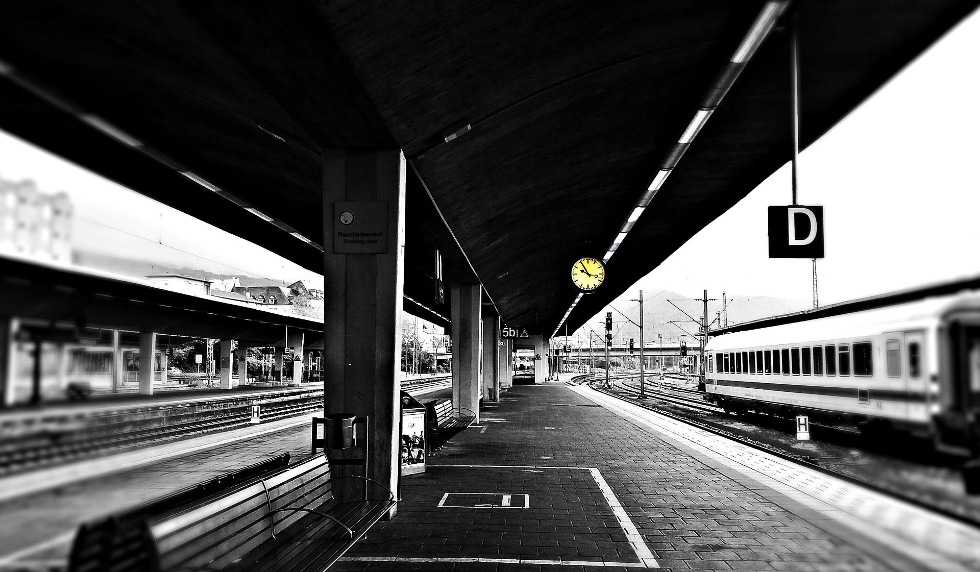 railway-station-2570325_1920
